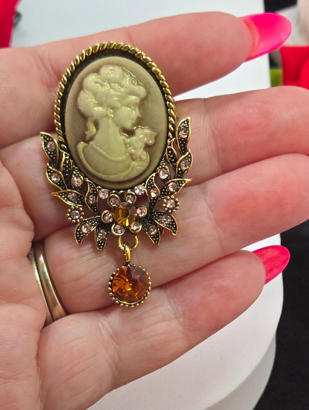 Vintage Cameo Brooch Victorian Amber Rhinestone Drop Gold Frame Renaissance Pin - Picture 4 of 4